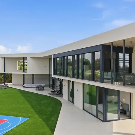 Meridian - Epicentro Del Lujo Contemporaneo En Golf Villa