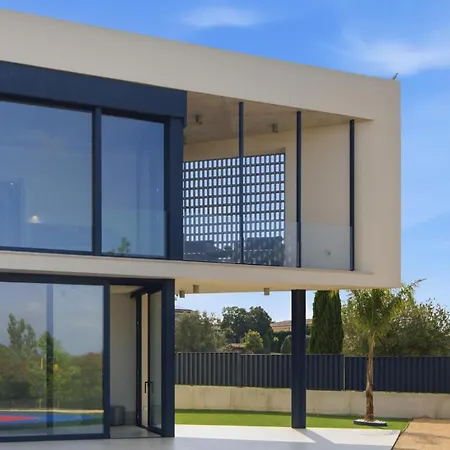 Meridian - Epicentro Del Lujo Contemporaneo En Golf Willa Peralada