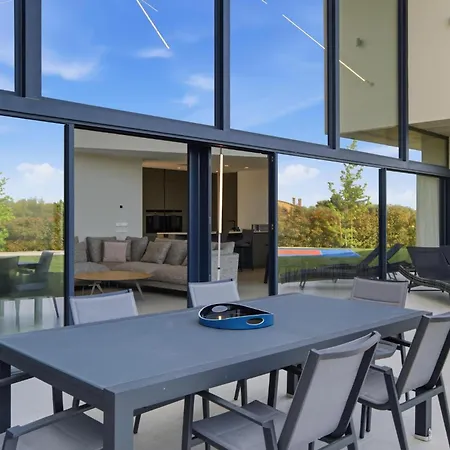Meridian - Epicentro Del Lujo Contemporaneo En Golf Willa Peralada